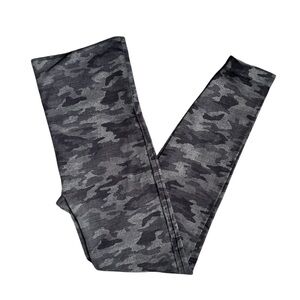 Spanx Women’s Camouflage Gray/Black 7/8 Leggings size large